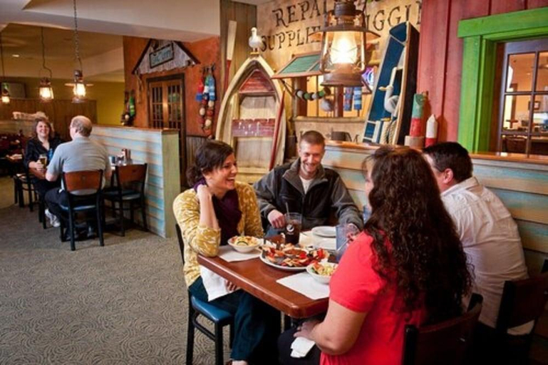 Food & Drinks, Big Splash Adventure Indoor Water Park & Resort, Orange