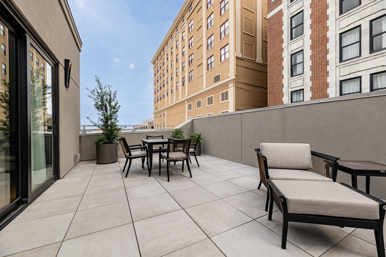 Room 2, 2BR Iconic Penthouse Living Private Patio The Mayfair, Orleans