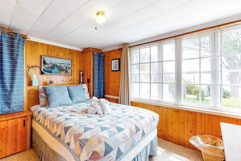 Room 5, Ocean Point Home, Large Porch, Ocean View, Water Access, Lincoln