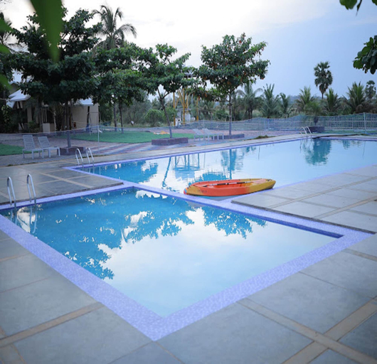 Pool, The King's Hotel, Tirunelveli