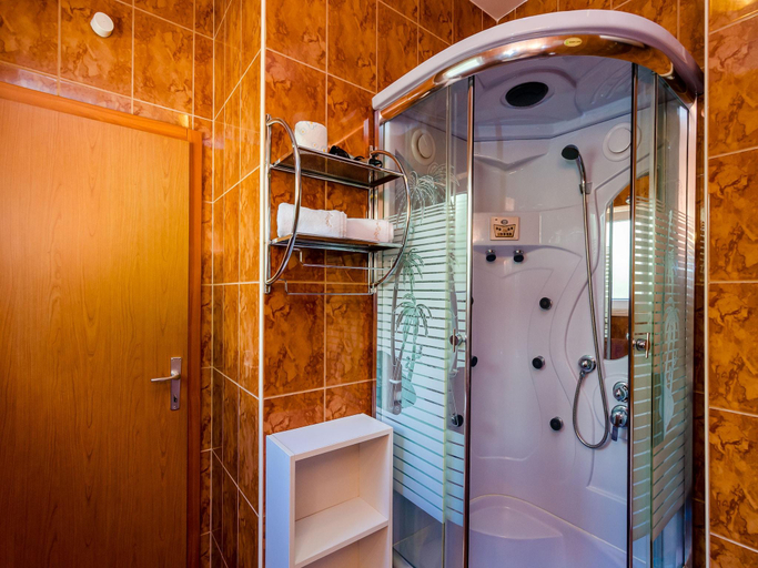 Bathroom, Apartments Aura - Comfort Studio Apartment 1 with shared swimming pool, Dubrovnik