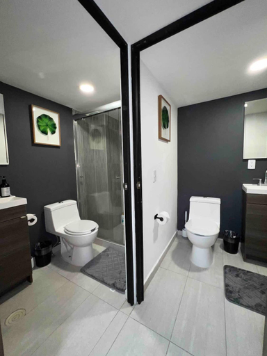 Bathroom 2, Posh Polanco Stay TVs and Desks in Each Room, Mexico City