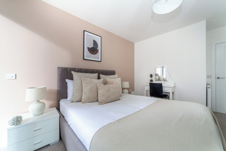 Bedroom 3, Gorgeous Apartment in Prospect Park, London