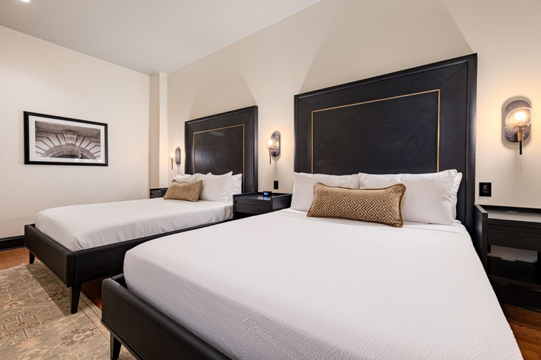 Room 2, 4BR Group Getaway Walk to French Quarter The Mayfair, Orleans