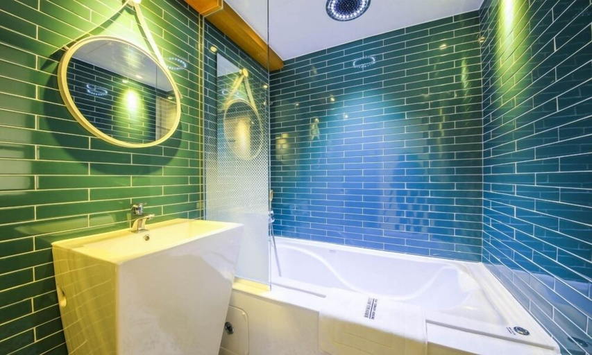 Bathroom 3, Brooks Hotel, Tongyeong