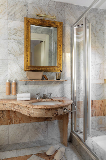 Bathroom 4, Hotel Britannia, Rome