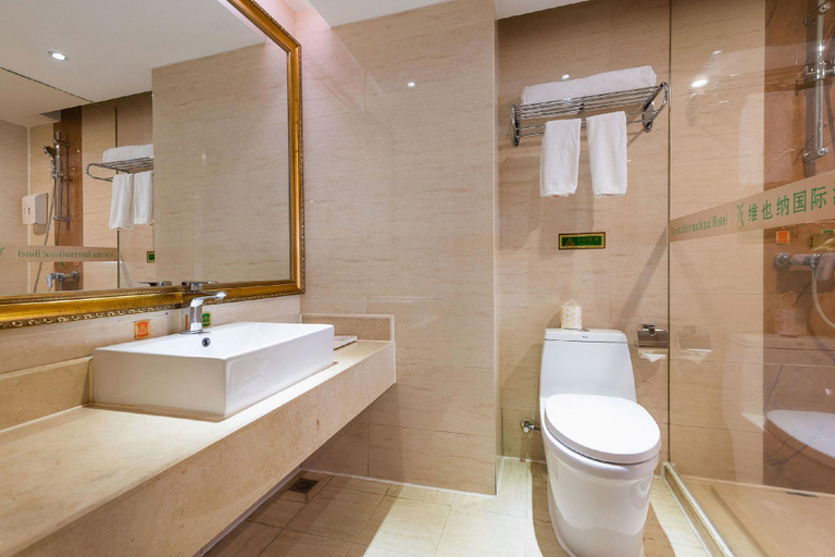 Bathroom 3, Vienna International Hotel Shenzhen Caopu Baigelong Metro Station, Shenzhen