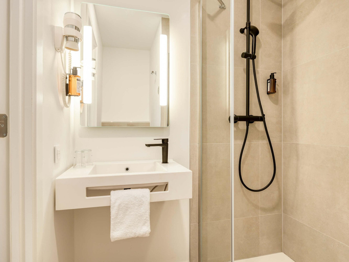 Bathroom 5, B&B HOTEL Namur, Namur