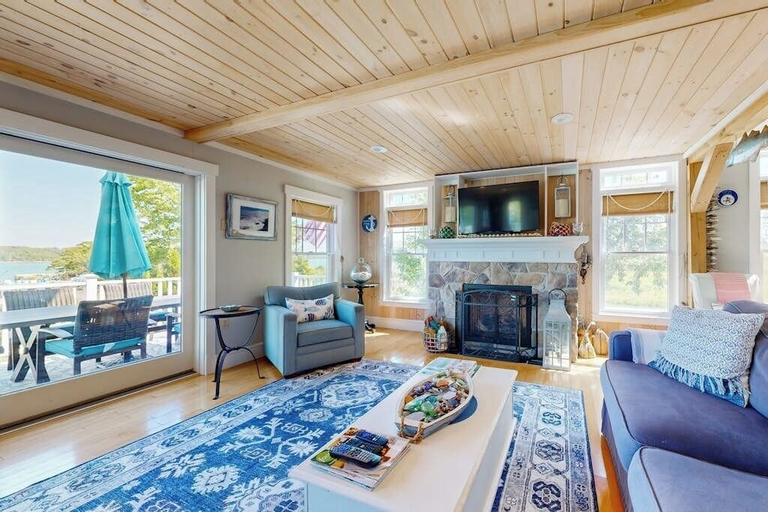 Living area 3, Oceanfront Home With Dock, Beautiful Deck & Firepit - Steps to the Beach, Cumberland