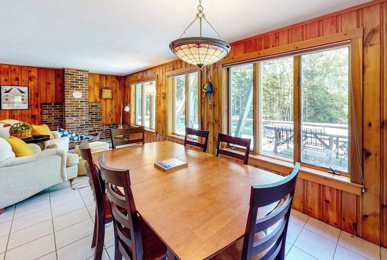 Room 3, Dog-friendly Beach House With Wifi, Private Washer/dryer, Deck, Beautiful Views, Lincoln