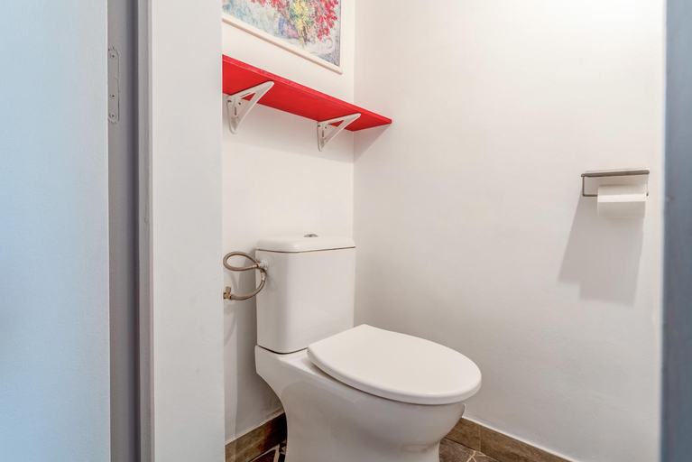 Bathroom 3, Le Clos Des Chenes, Vaucluse
