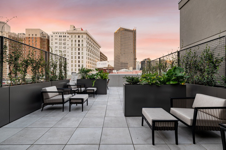 Room 3, 2BR Prime Unit 2 Blocks to Bourbon St The Mayfair, Orleans