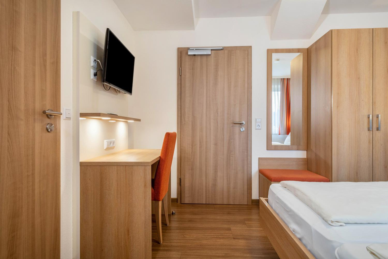 Bedroom 3, Gasthof Adler, Ravensburg