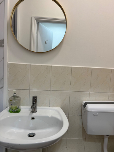 Bathroom 5, Eurostar Private Studio Flat Sleeps up to 4 London, London