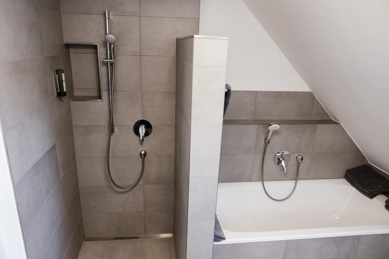 Bathroom 5, Zur Pfanne – Studio, Biberach