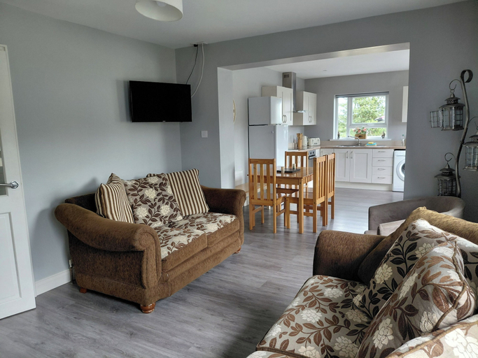 Living area 5, Cottage - Sleeps 6 - Parking