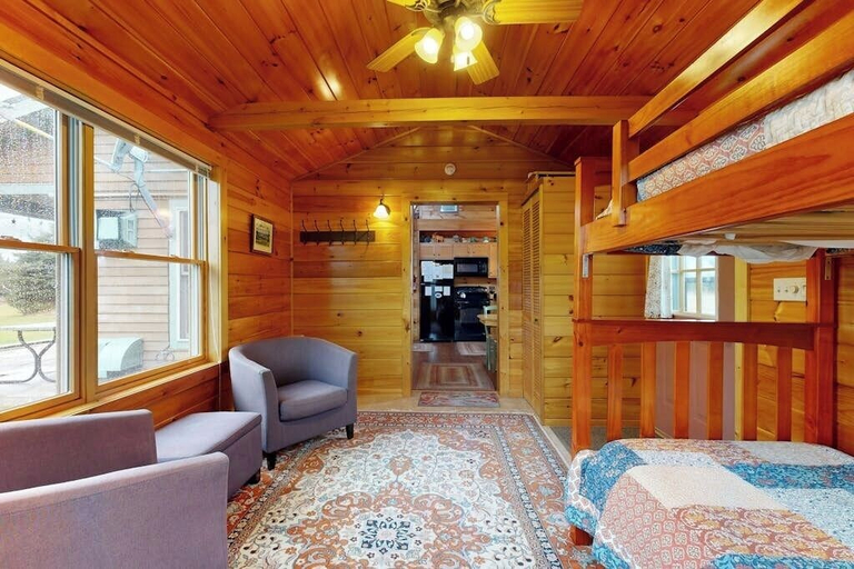 Room 4, Cozy Cabin in Spectacular Lakefront Location With Great Views - Dog-friendly, Piscataquis