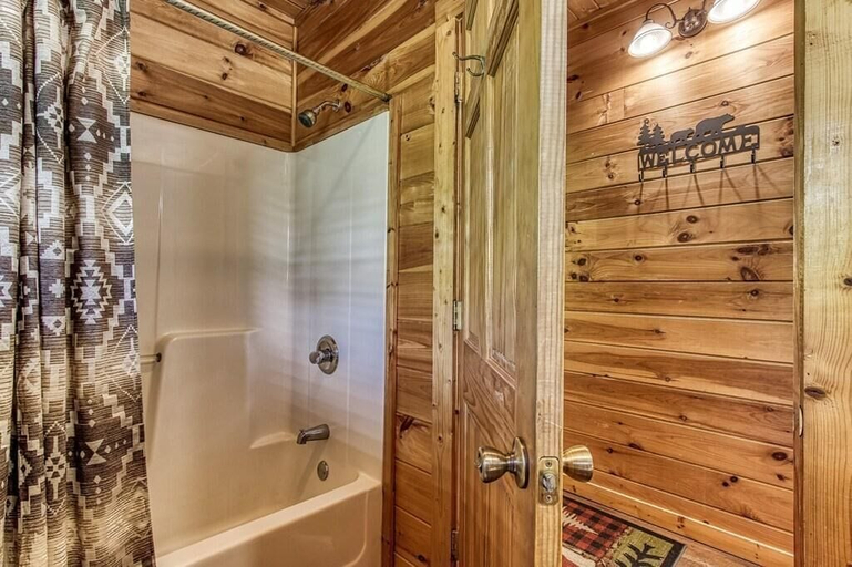 Bathroom 3, Goldilock's Cottage, Sevier