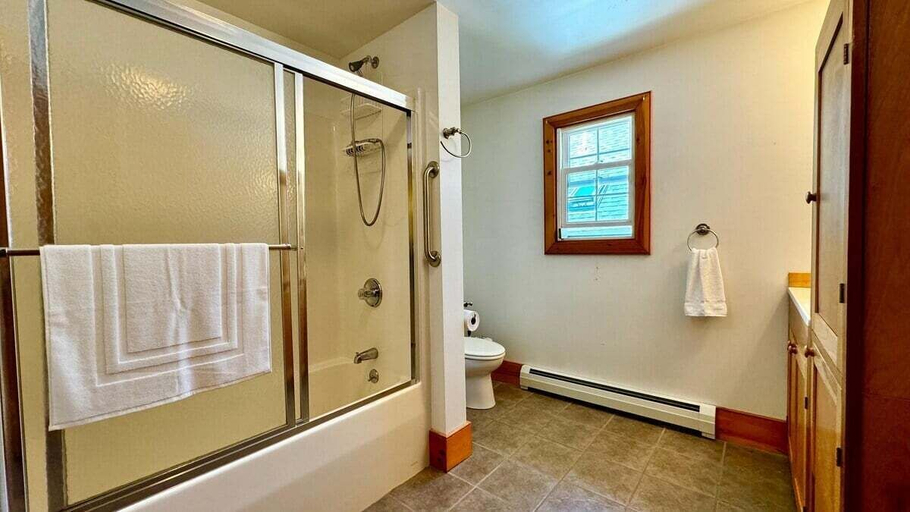 Bathroom 2, High Street Haven, Steps to Camden Harbor, Knox