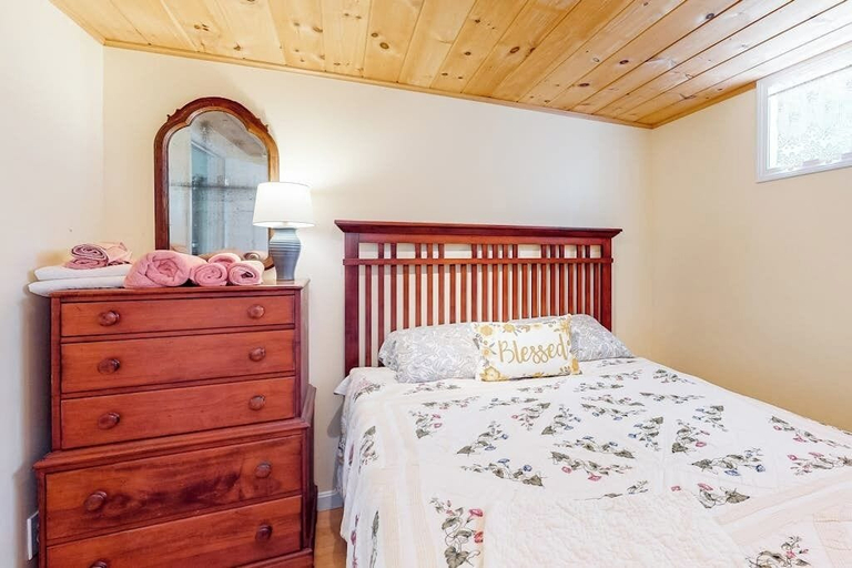 Room 4, Secluded Waterfront Home With Firepit, gas Grill, Kayaks, Dock, Balcony, & Patio, Sagadahoc