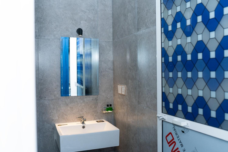 Bathroom 3, Aathi Resort, Trincomalee Town and Gravets