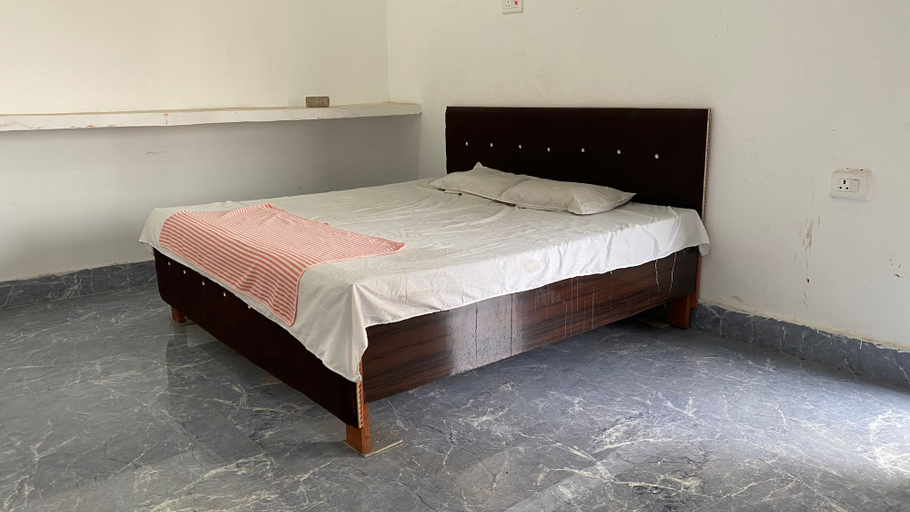 Room 3, The Dream Hotel And Rooms, Etawah