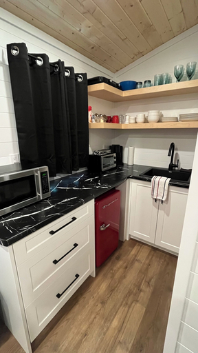 Private kitchen, Otter's Edge Estates, Elgin