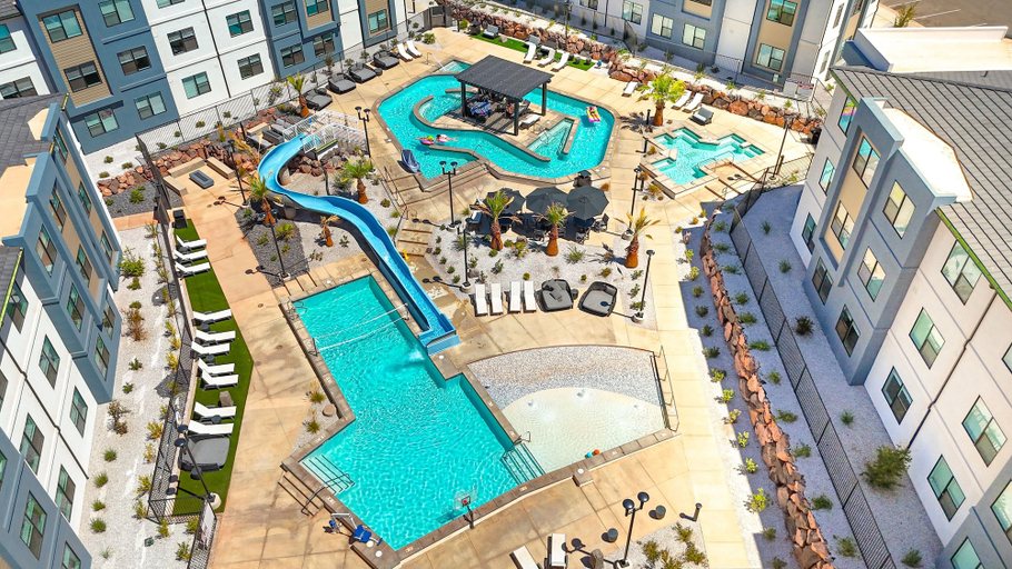 Pool 2, Redstone Reserve 5 Bedroom Townhouse, Washington