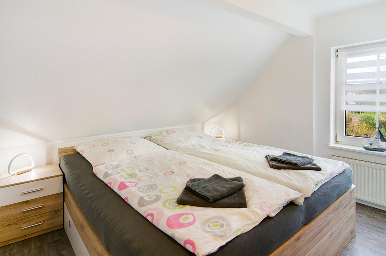 Bedroom 2, Ferienwohnungen Schmitz, Friesland