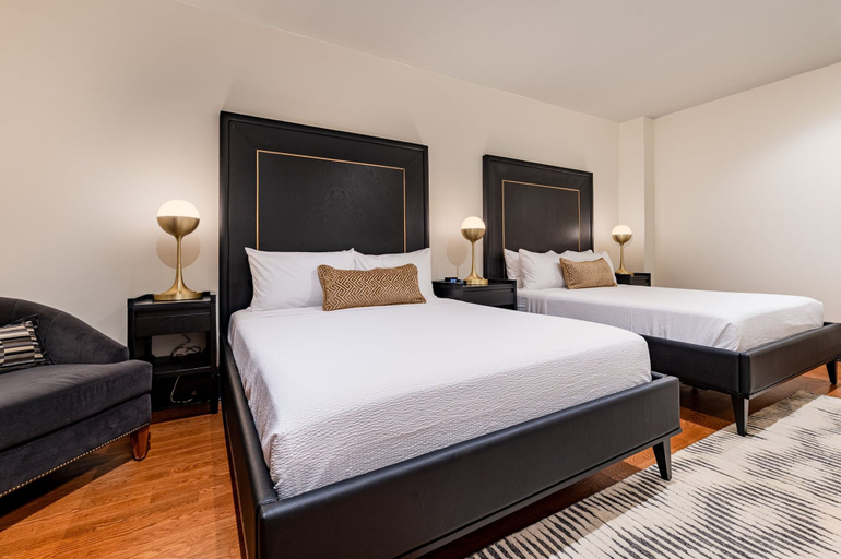 Room 5, 2BR Canal St View 2 Blocks to Bourbon St The Mayfair, Orleans