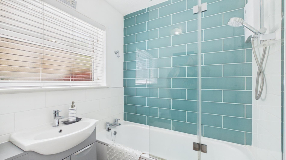 Bathroom 2, Bayview 62 - 2 Bedroom Chalet - Bayview Oxwich, Swansea