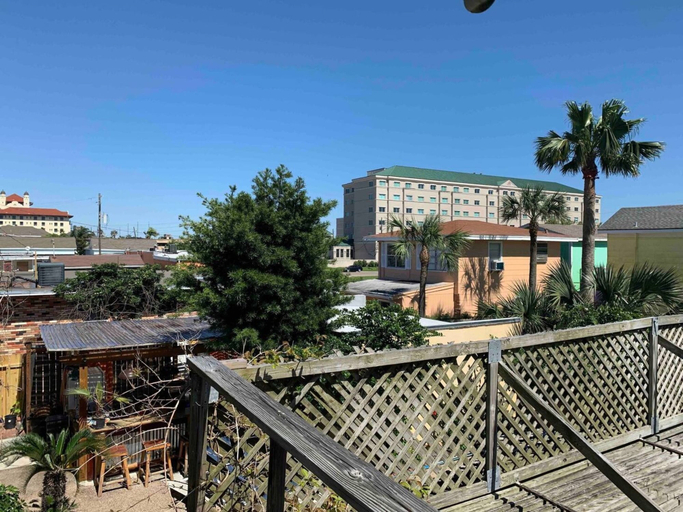 Exterior 4, Cozy Coastal Getaway, Galveston