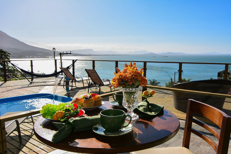 Outdoor dining 4, Chalé com Jacuzzi e Vista Mar - PLH007, Palhoça