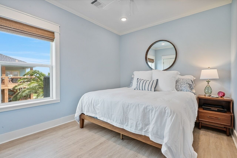 Room 2, The Big Fish On Redfish 4 Bedroom Home, Galveston