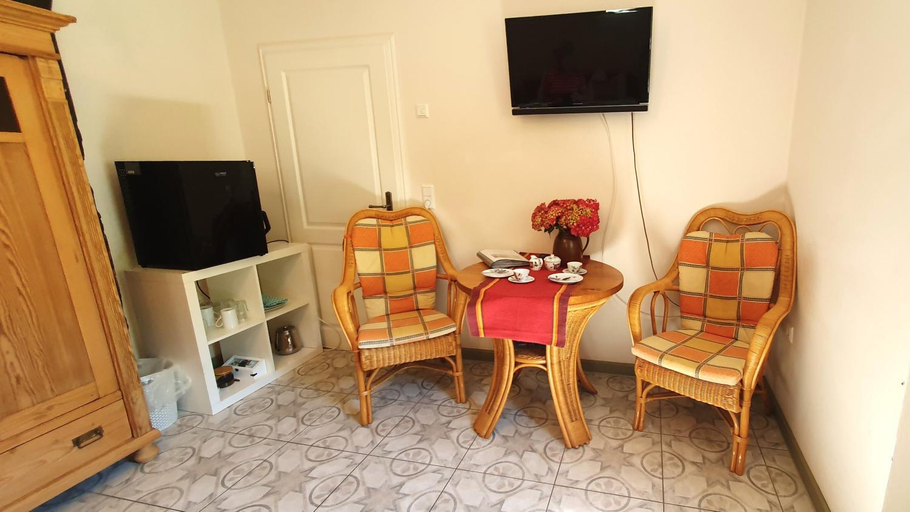 Others 4, Doppelzimmer Holthusen 25515, Leer