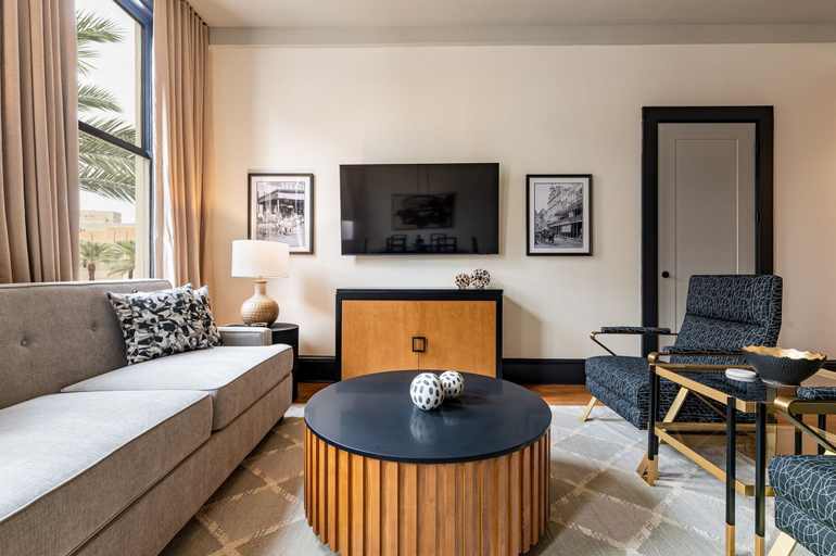 Room 4, 2BR Canal St View 2 Blocks to Bourbon St The Mayfair, Orleans