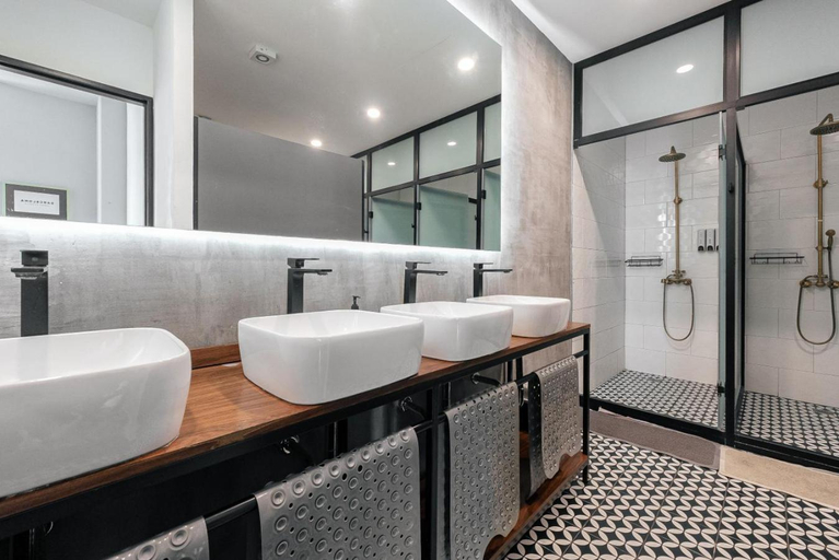 Bathroom, Bed in mixed room, Mexico City