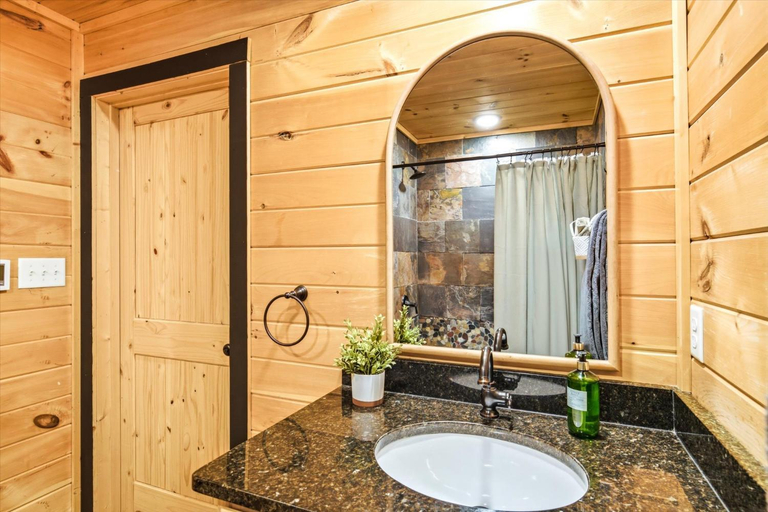 Bathroom 3, Heavenly Daze Amazing Mountain View, Hot Tub, Game Room!, Sevier