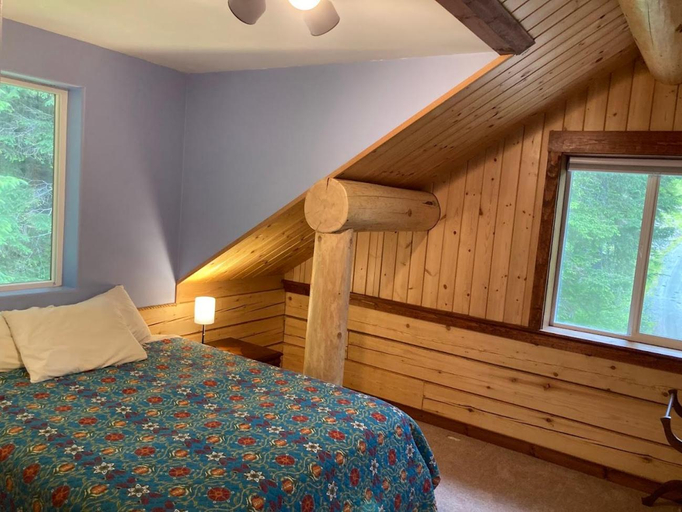 Bedroom 2, Beach Roadhouse, Haines