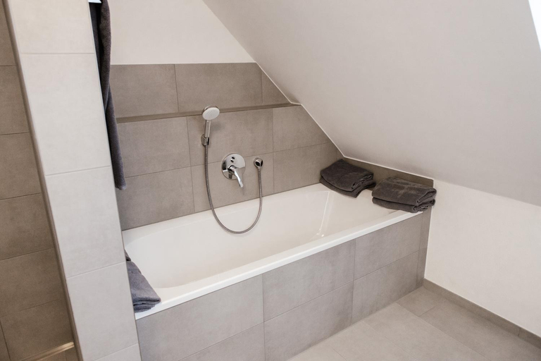 Bathroom 2, Zur Pfanne – Studio, Biberach