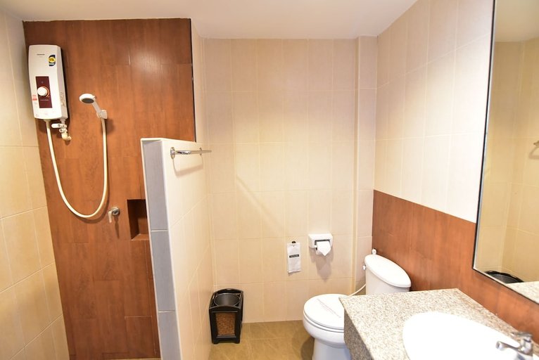 Bathroom 4, Wungnoy Hotel, Hat Yai
