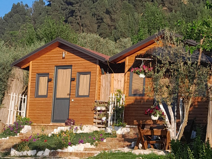 Exterior & Views 1, bujtina Musta, Beratit