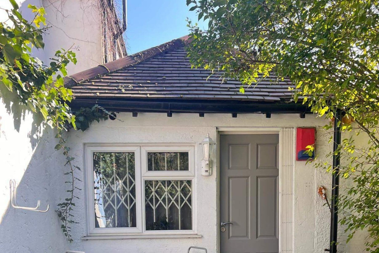 Exterior detail, Studiosleeps2-gardenview-parking-internet-patio, London