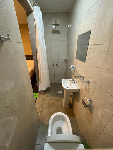Bathroom 3, Motel Clavina, Gilgil