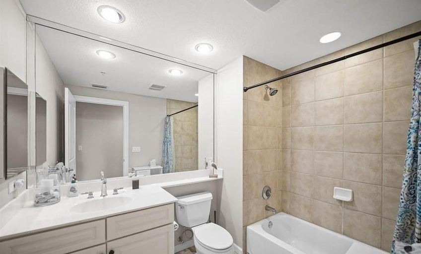 Bathroom 3, Lost Key C903, Escambia