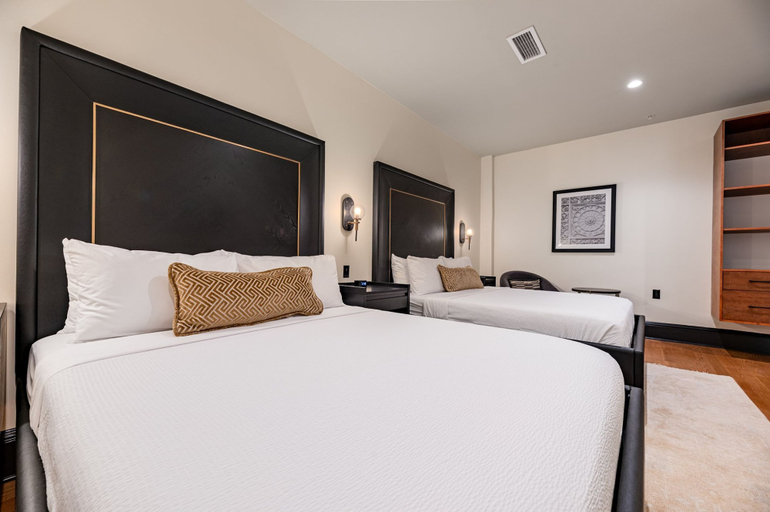 Room 5, 2BR Prime Unit 2 Blocks to Bourbon St The Mayfair, Orleans