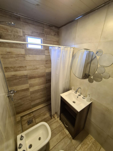 Bathroom, Monte Aromas Casas en la Naturaleza Roldan, San Lorenzo