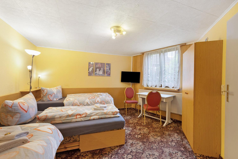 Bedroom 4, Hunziger's Zimmervermietung, Oberhavel