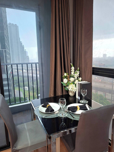 Balcony 5, Cozy 1 BR 40 Sqm Corner, 3 Mins to BTS Wutthakat, Chom Thong