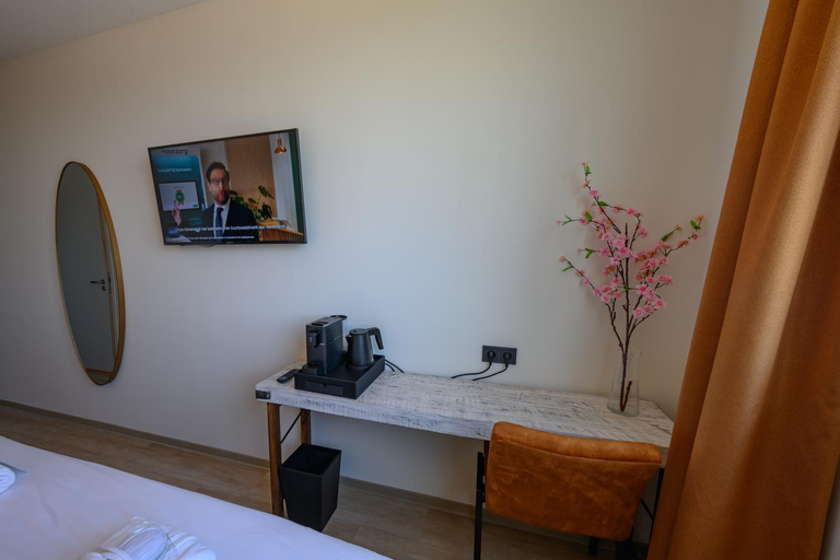 4, Hotel het Dok, Velsen